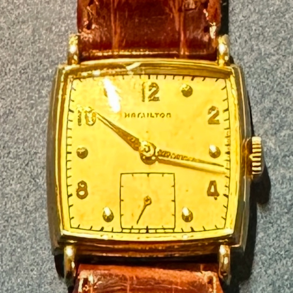 Vintage Hamilton. Manual Wind. Elegant men watch with leather strap. 1940s.
